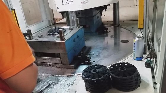Επεξεργασμένο υδραυλικό πλαστικό ABS 120 τόνων Μηχανή εμβολιασμού κάθετο περιστρεφόμενο τραπέζι