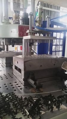Υδραυλική περιστροφική κάθετη μηχανή εμβολιασμού 40T 30mm διάμετρος βίδα
